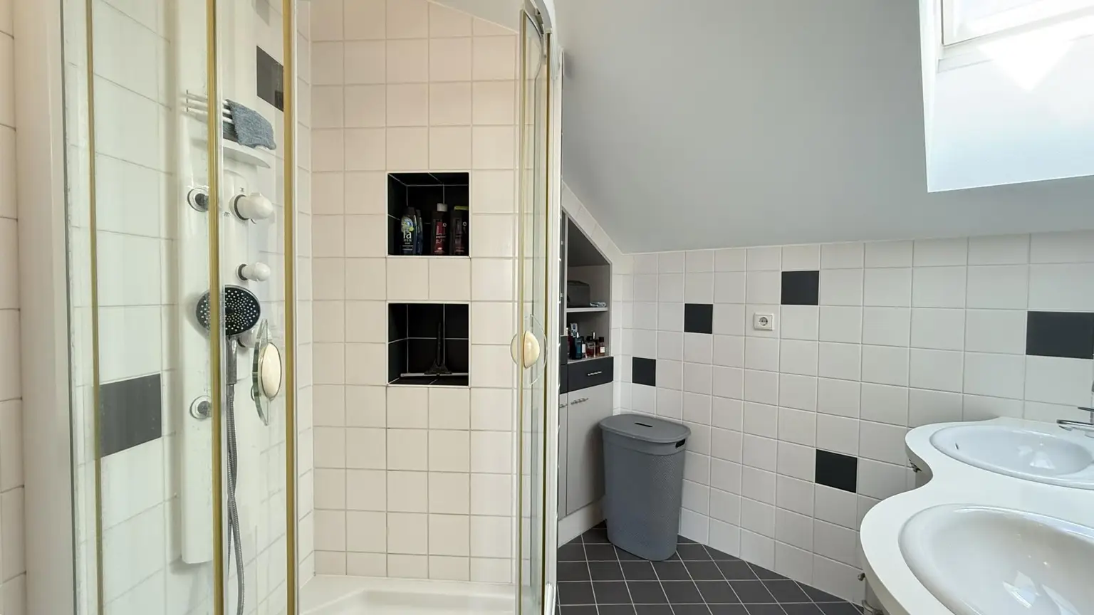 Badezimmer DG