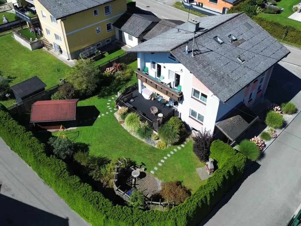 COMING SOON! Großzügiges leistbares Wohnhaus  mit 3 Wohnungen, Traumgarten, Gartenhütte, Doppelgarage und vielen Parkplätzen Tuffeltsham in Redlham