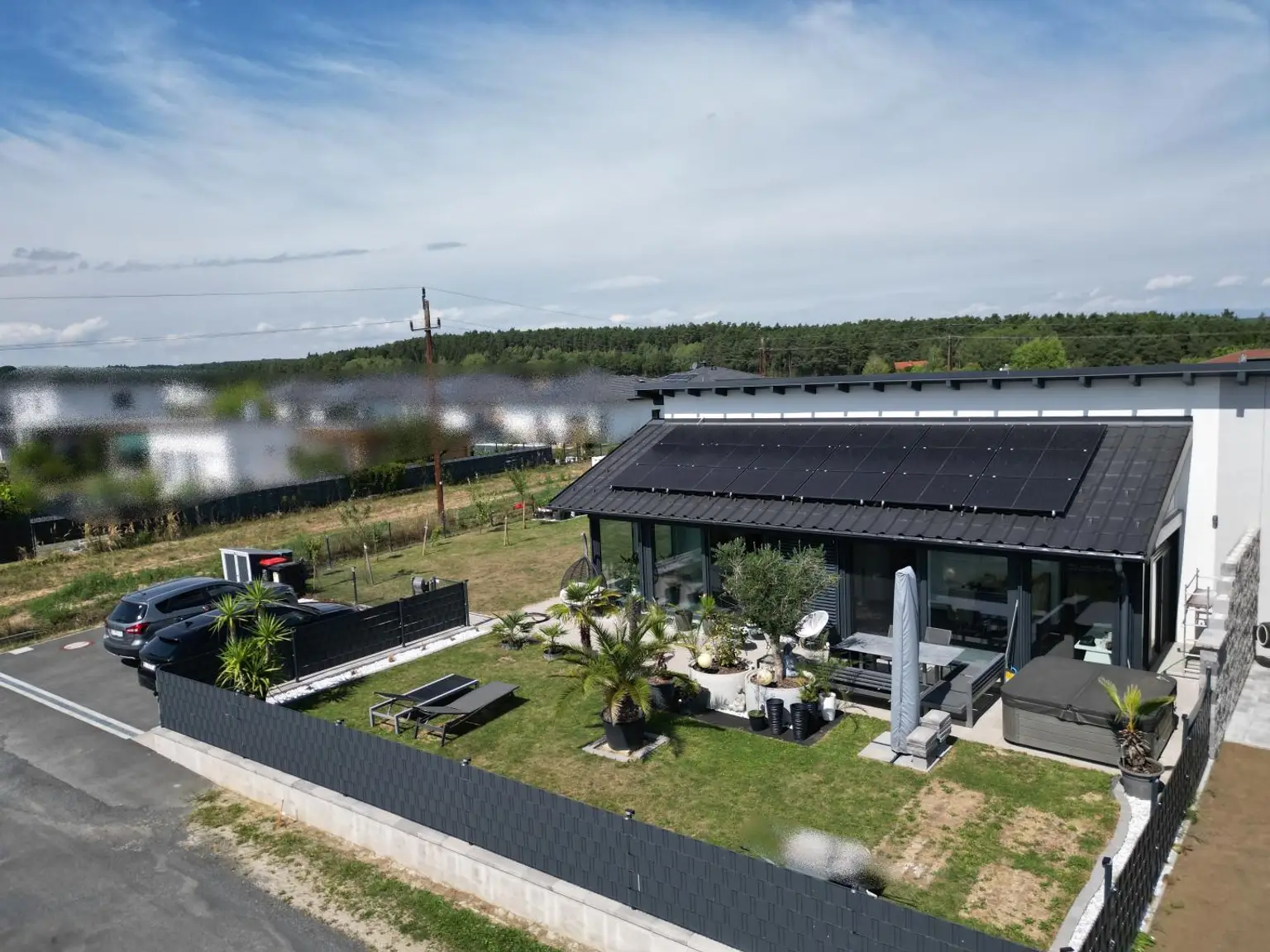 Neuwertige Doppelhaushälfte in ruhiger Ortsrandlage
