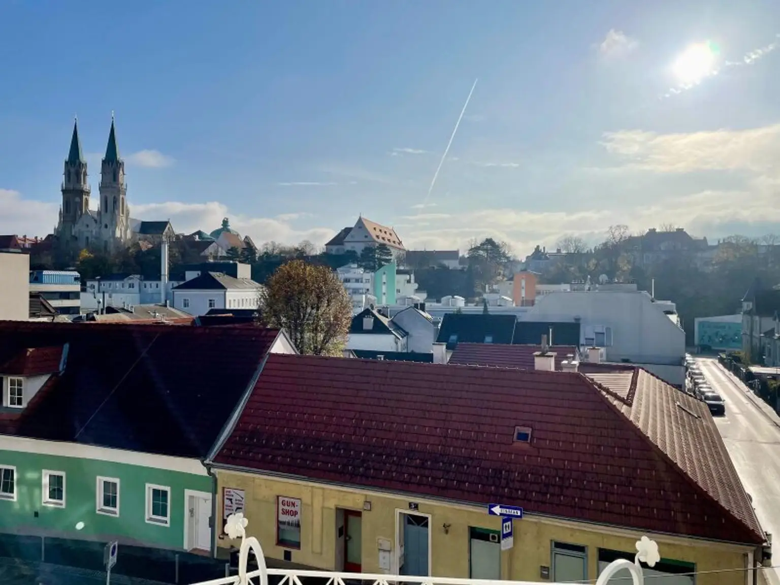 Repräsentatives Altbaubüro mit 2 Balkonen und Blick auf das Stift Klosterneuburg