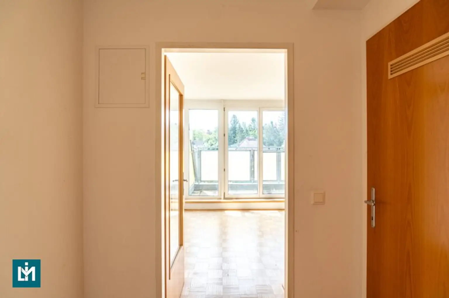 SCHÖNE 2 - ZIMMER MAISONETTE MIT GALERIE UND 2 TERRASSEN / NÄHE KRANKENHAUS GÖTTLICHER HEILAND