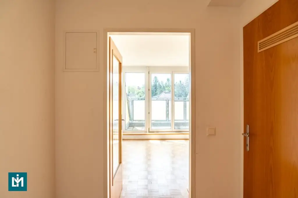 SCHÖNE 2 - ZIMMER MAISONETTE MIT GALERIE UND 2 TERRASSEN / NÄHE KRANKENHAUS GÖTTLICHER HEILAND