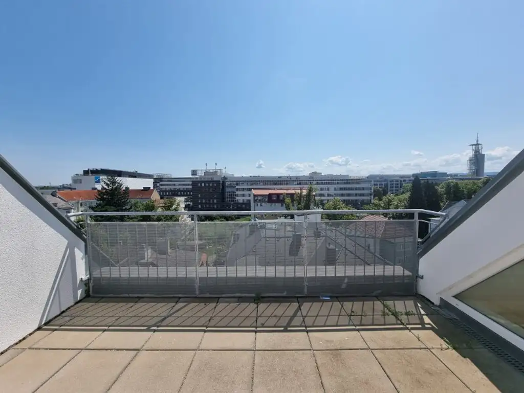 Lichtdurchflutete Maisonette mit Dachterrasse & Klimaanlage – wohnen zwischen Landhausviertel & Promenade