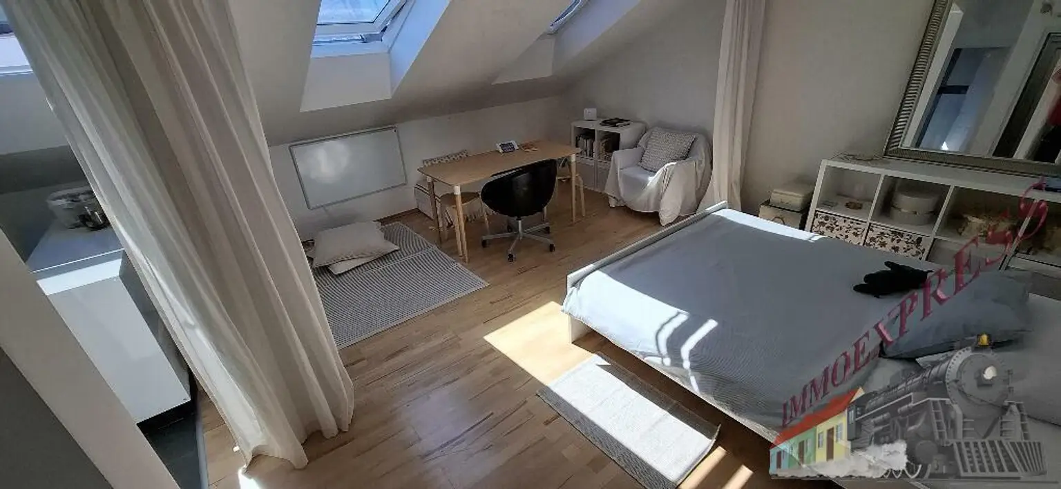 Wunderschöne Dachwohnung mit Klimaanlage in der Märzstraße Nähe S-Bahn - Einzug 1.12.25 unbefristeter Mietvertrag! Kein Lift im Haus!!!