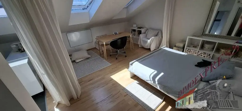 Wunderschöne Dachwohnung mit Klimaanlage in der Märzstraße Nähe S-Bahn - Einzug 1.12.25 unbefristeter Mietvertrag! Kein Lift im Haus!!!