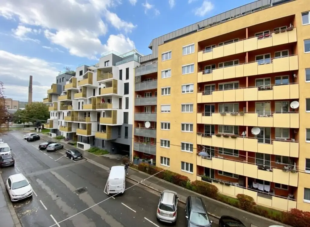 3 Zimmer-Wohnung ZUM SANIEREN, HELL und RUHIG!