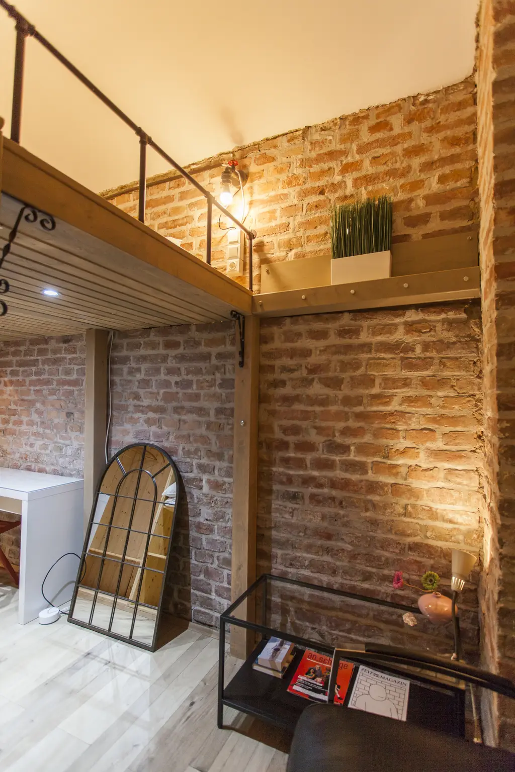 Moderne Souterrain Loft im Altbaustil ~ Kompakt eingerichtet ~ AKH Nähe ~ Gute öffentliche Anbindungen