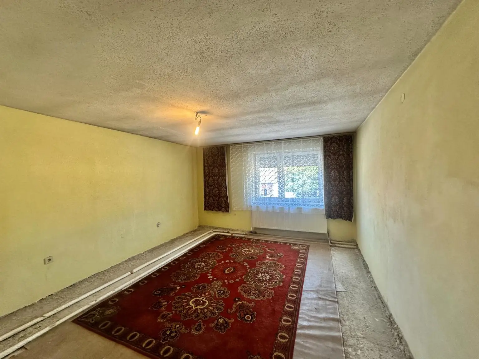 Ländliches Paradies - Sanierungsbedürftiges Landhaus auf großem Grundstück!