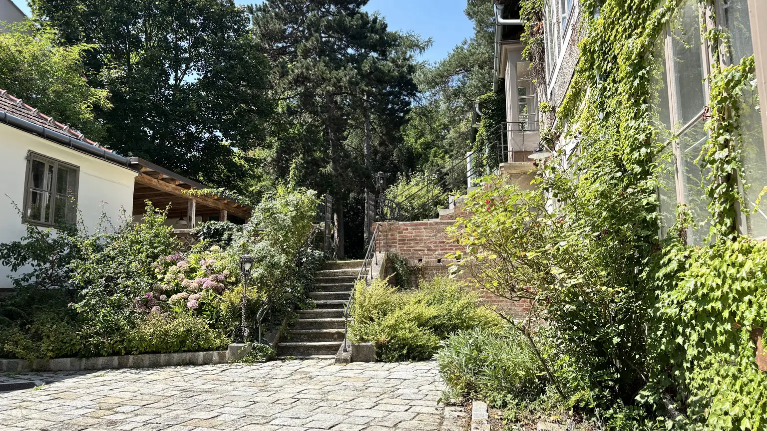 Wo Geschichte lebendig wird - Romantische Villa mit Park