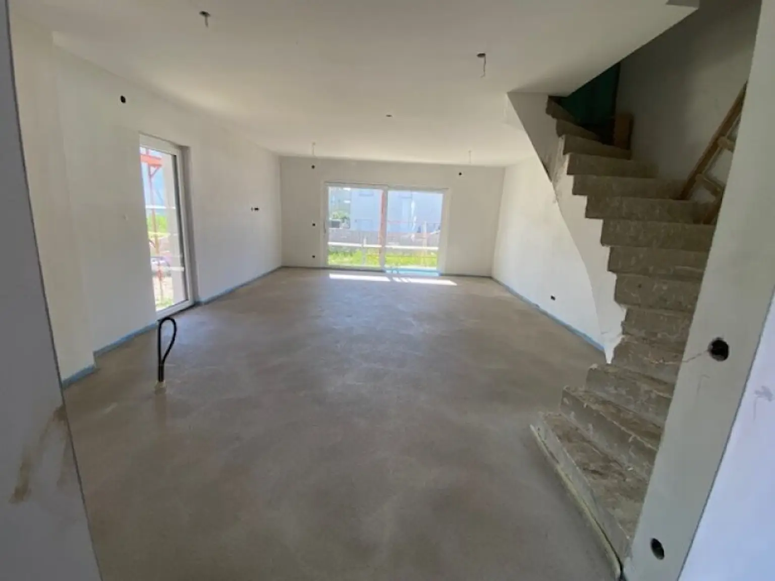 Moderne Doppelhaushälfte in Parndorf: Erstbezug mit Garten und Terrasse!