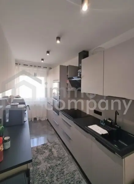 Familienwohnung mit 4 Zimmern im Zentrum mit großer Terrasse / eigene Garage - generalsaniert!