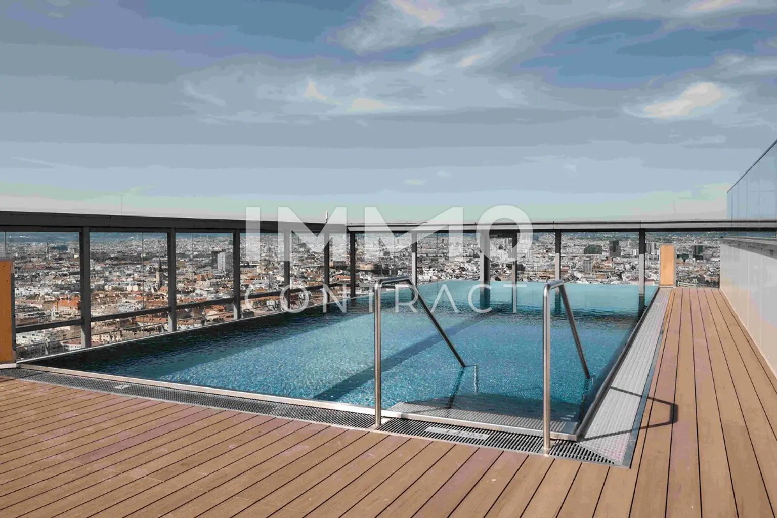 TOP-Ausblick: City mit Stephansdom, Donaukanal, Prater. Concierge, Party & BBQ Lounge, Pool usw.