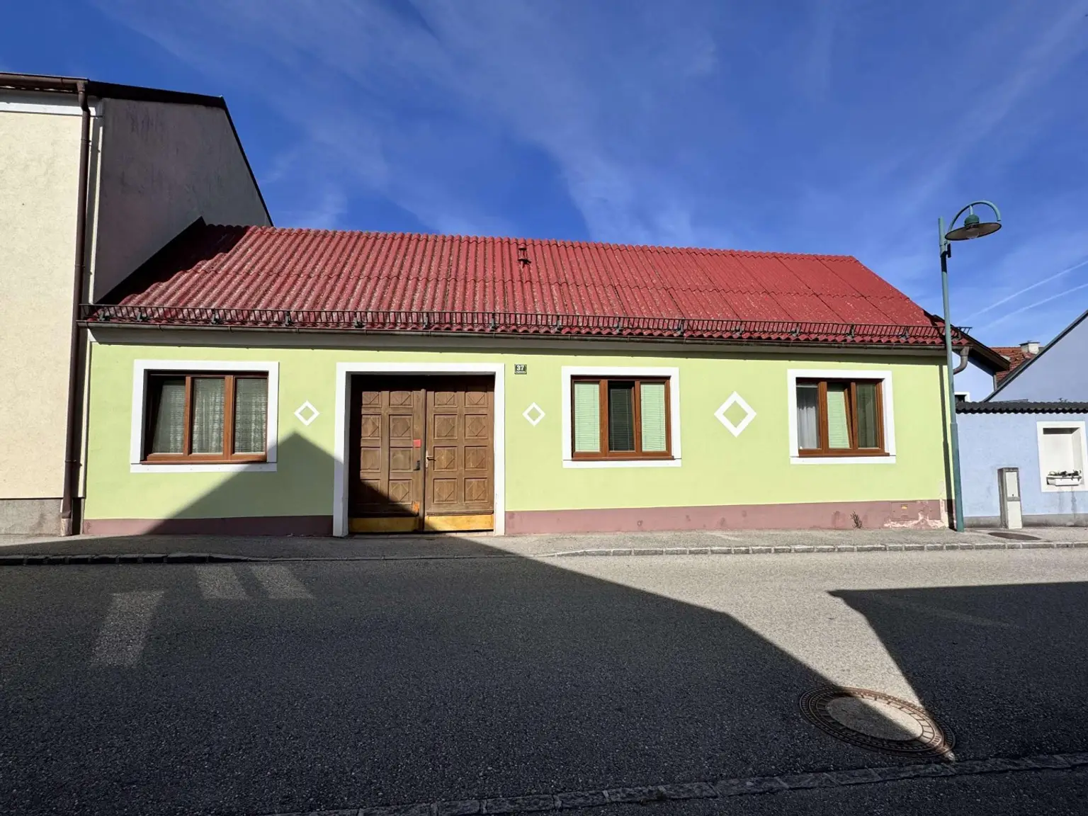 EFH 3481 Fels-Straßenansicht