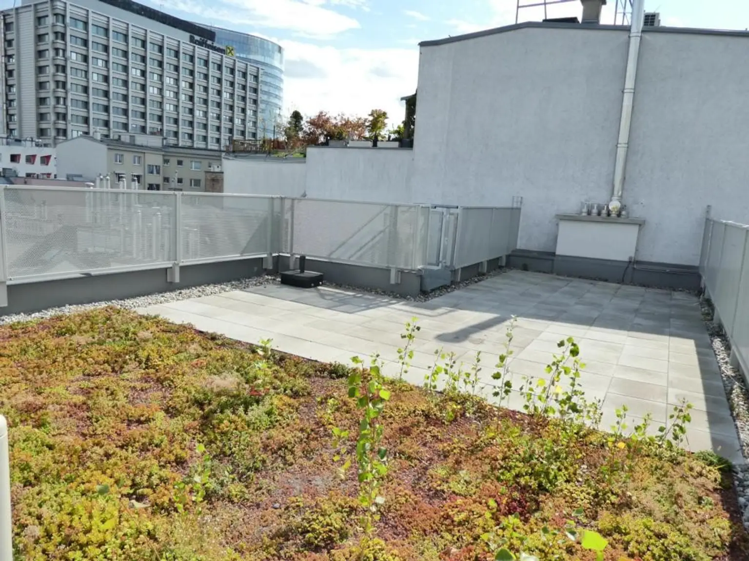 super große sonnige Terrasse