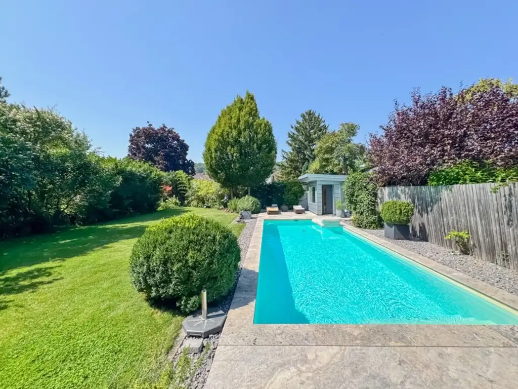 Einfamilienhaus mit Pool, Sauna & Wohnkeller auf Eigengrund in Toplage von Baden bei Wien