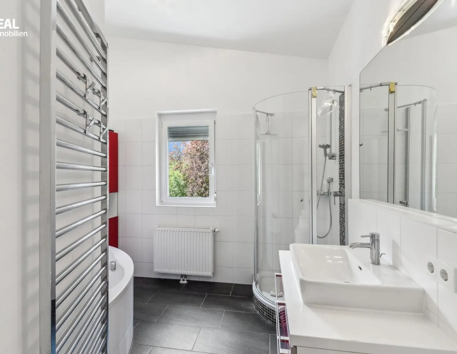 Jung. Grün. Gut angebunden - Stylische Wohnung in Rif