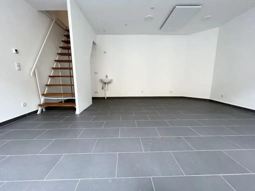 46m²-Geschäftslokal: 2 Etagen, Nähe Schloss Schönbrunn