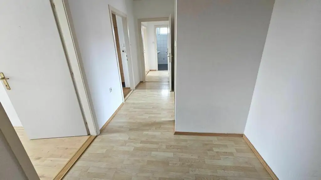 **Sonniges Raumwunder mit Loggia und Parkplatz**