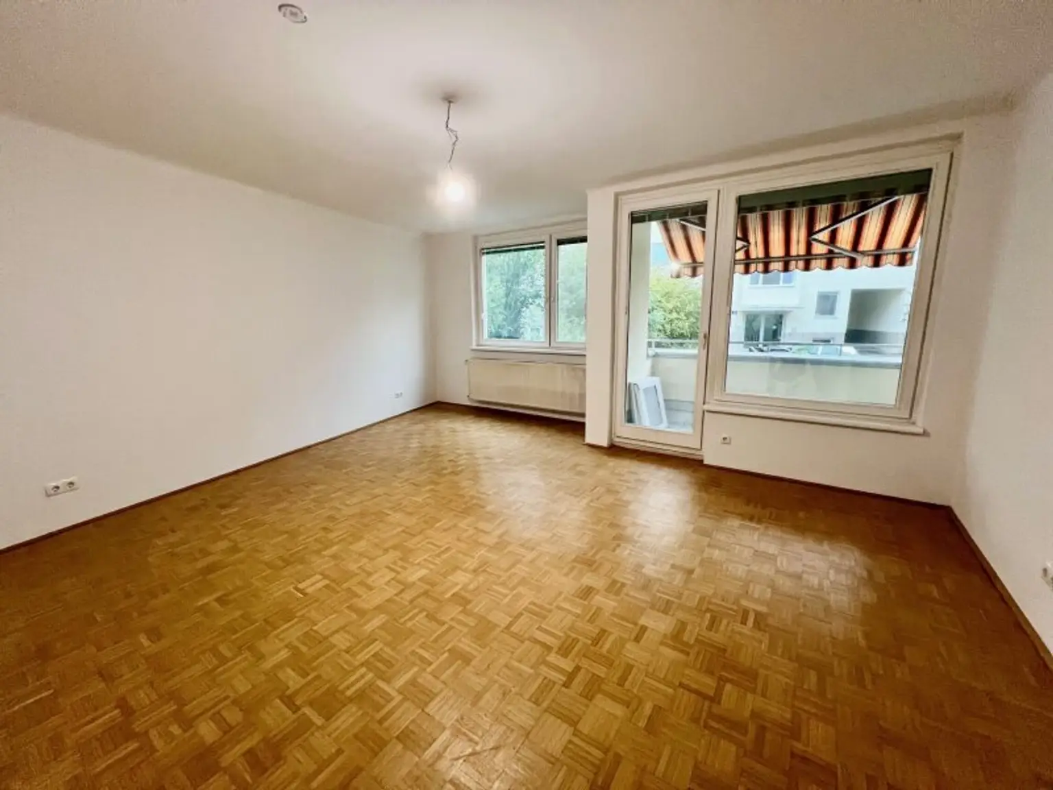Toplage Hietzing: Teilsanierte 70 m2 Mietwohnung mit Loggia – unbefristet & sofort beziehbar!