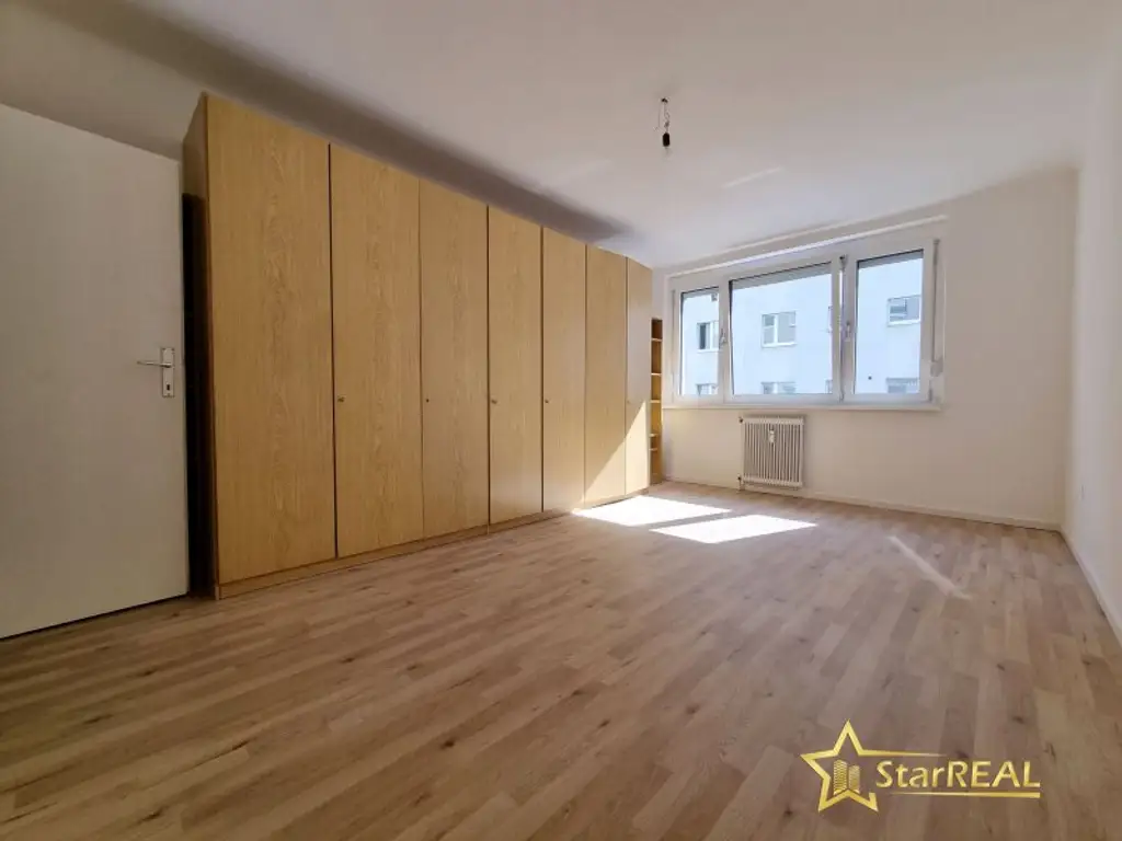 FERNWÄRME-HEIZUNG! ÄUSSERST GEPFLEGTE 3 ZIMMER-WOHNUNG IM 2. LIFTSTOCK. ZENTRALE, RUHIGE LAGE.