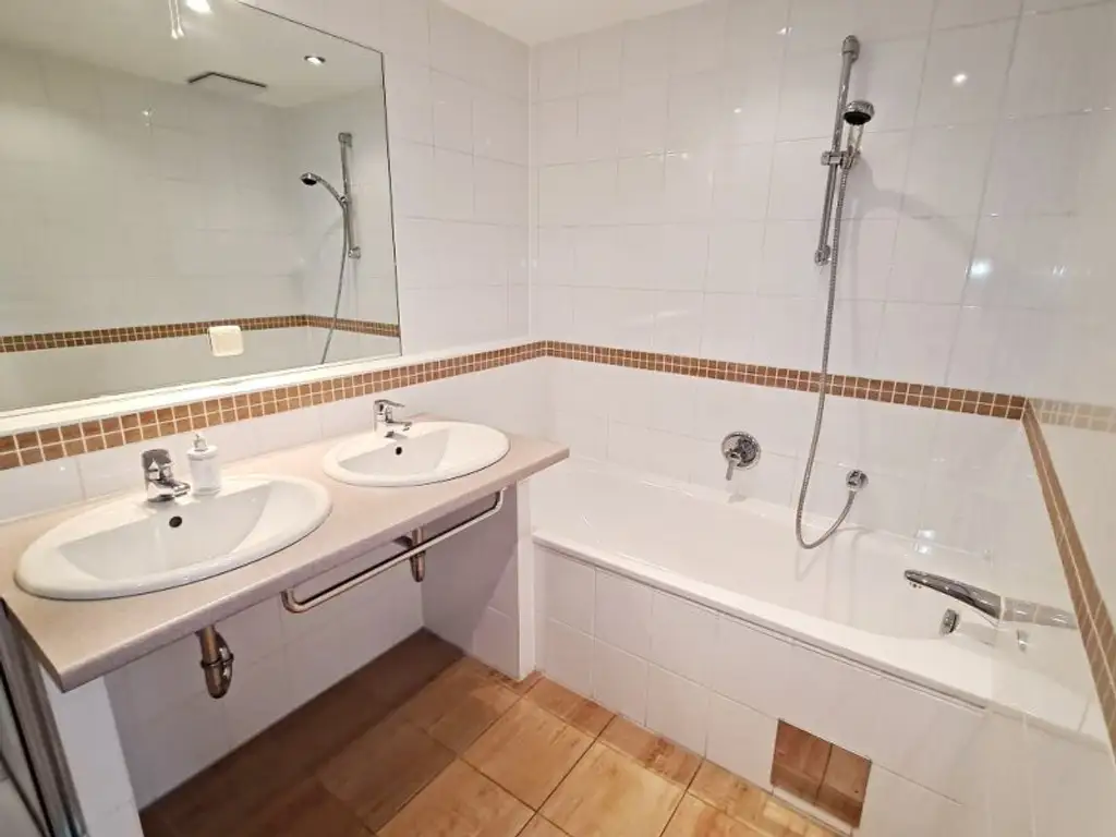 DACHGESCHOSS, Daringergasse, sonnige 76 m2 Neubau mit 6 m2 Balkon, 2 Zimmer, Wohnküche, Wannenbad, Parketten, Grünblick