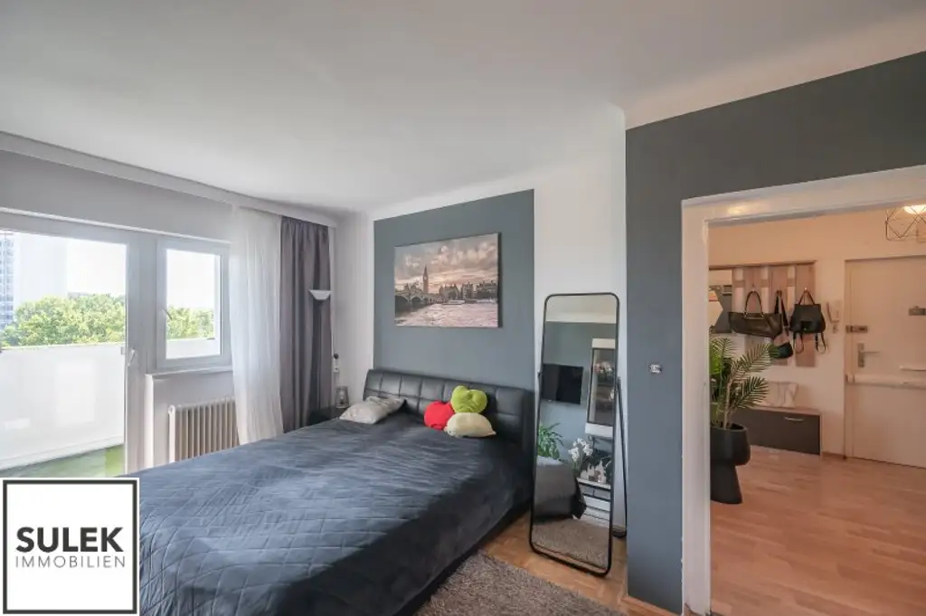 befristet vermietete 3 Zimmer -Wohnung mit Loggia im 8.Stock inkl. Fernblick