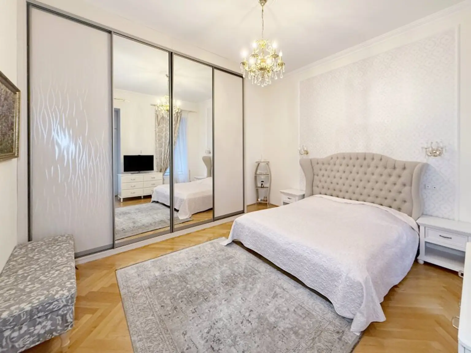 Fully furnished apartment - within walking distance to the 1st district, also available for short-term rentals.