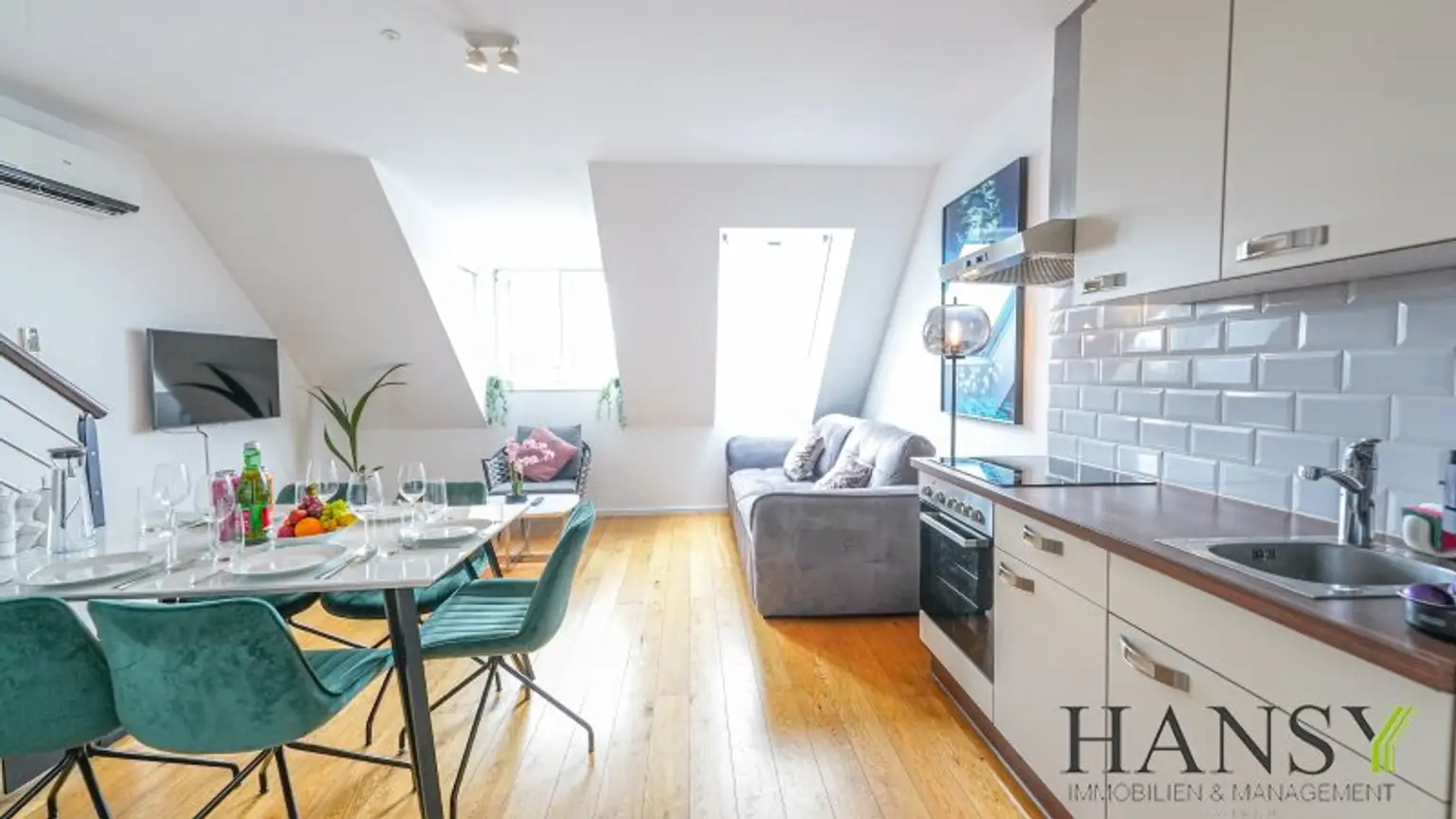 Voll möblierte Maisonette mit großer Terrasse & viel Platz – Dachgeschosswohnung in Toplage!
