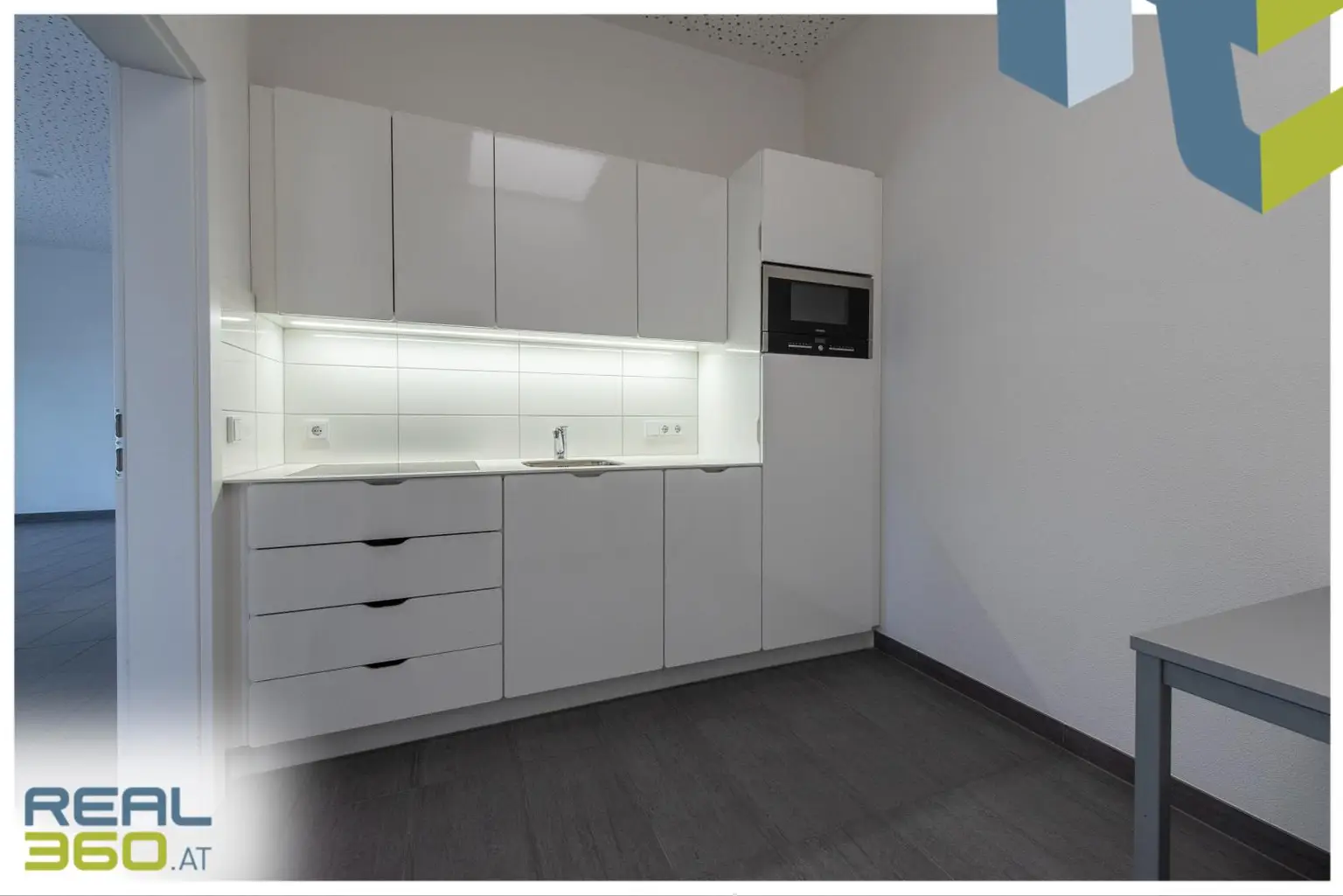 Hochwertige Betriebsliegenschaft auf Baurechtsgrund (Halle, Büro, Lager, Wohnung)