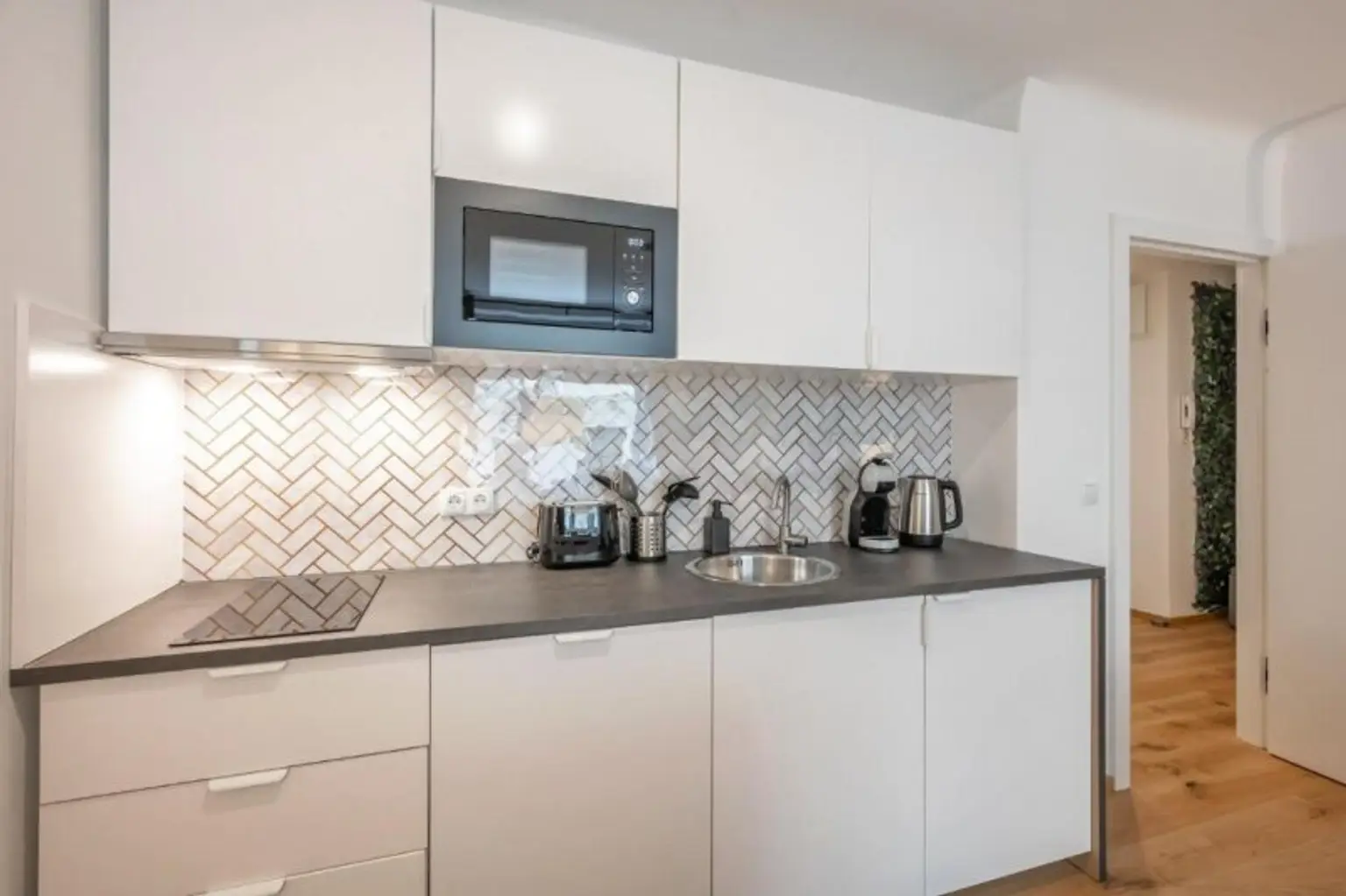 Top-sanierte 3-Zimmer-Wohnung beim Rudolfsplatz – sofort bezugsfertig!