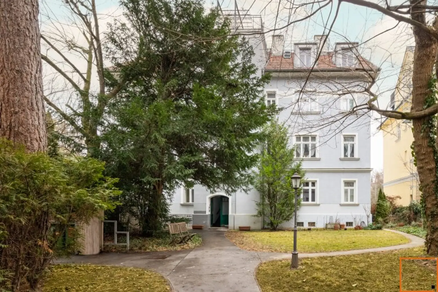 Luftiges Familien-Penthouse mit Ateliercharakter, großen Terrassen und Grünblick