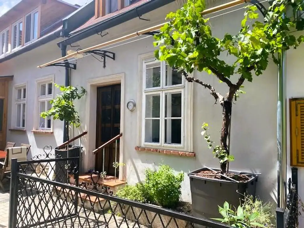 Ländliche Eleganz neu interpretiert – Streckhof mit zwei Wohneinheiten, Arkadenflair & Pooloase!