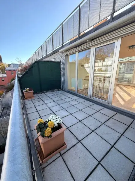 Erfüllen Sie sich ihren DG-Traum - 1 Gartenterrasse mit ca. 100 m² + 5 zusätzliche Terrassen mit gesamt ca. 50 m² + 1 Garagenplatz im Eigentum