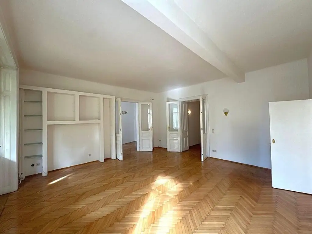 Exklusives Altbaujuwel in Gersthof – Sanierungsbedürftige 3,5-Zimmer-Wohnung mit Balkon in Zinsvilla