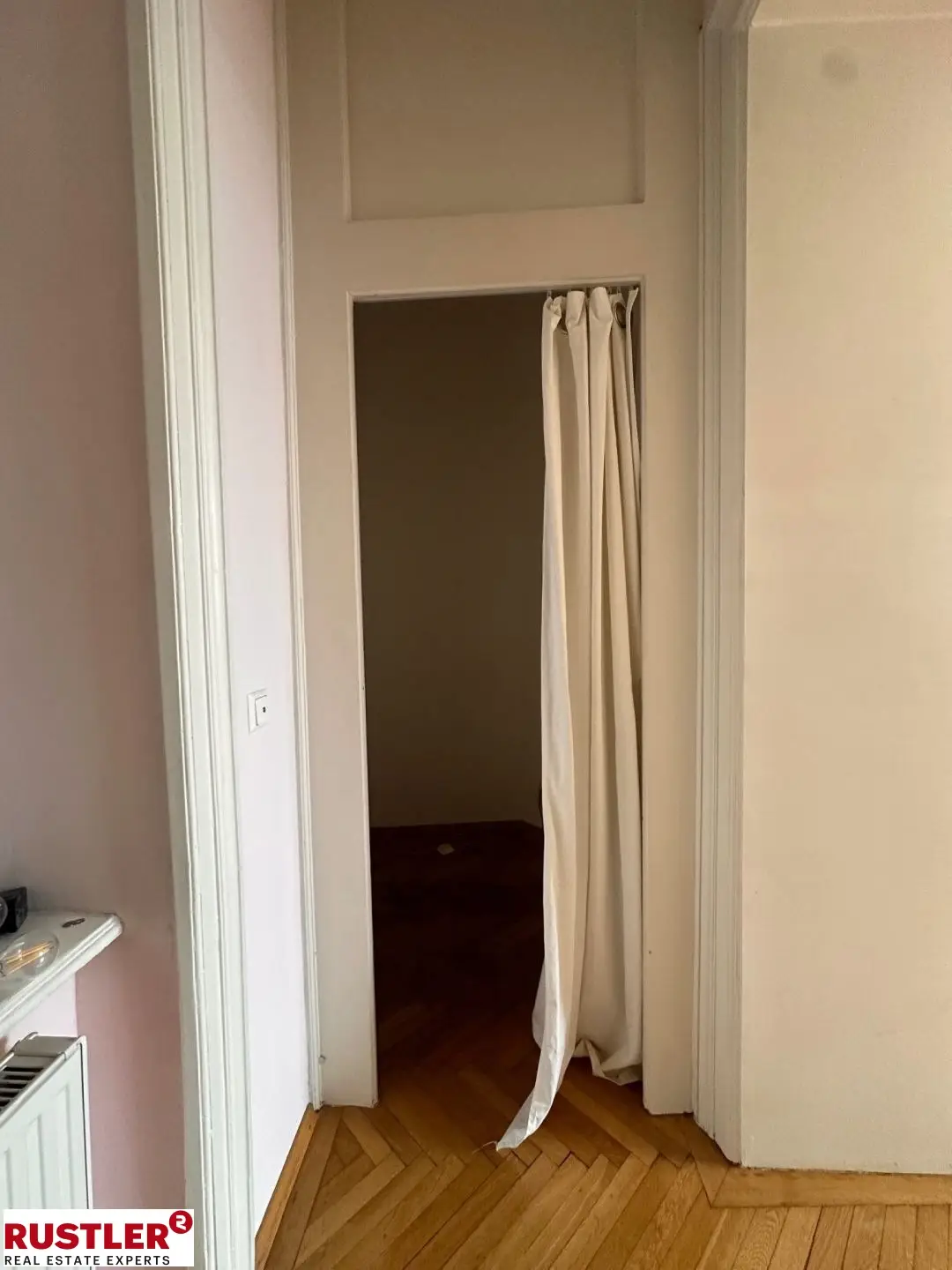 Repräsentative Altbauwohnung im Zentrum mit Balkon