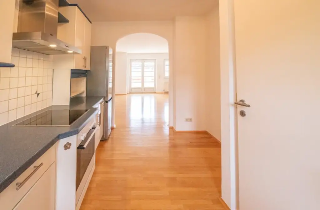 *** Wohnen in Waidmannsdorf *** Großzügige Vierzimmermaisonettewohnung mit Vorgarten & 3 Terrassen