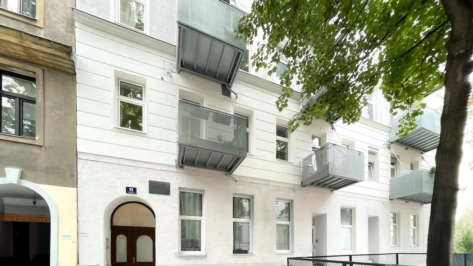 3 Zimmer mit Balkon, komplett neues Bad und WC