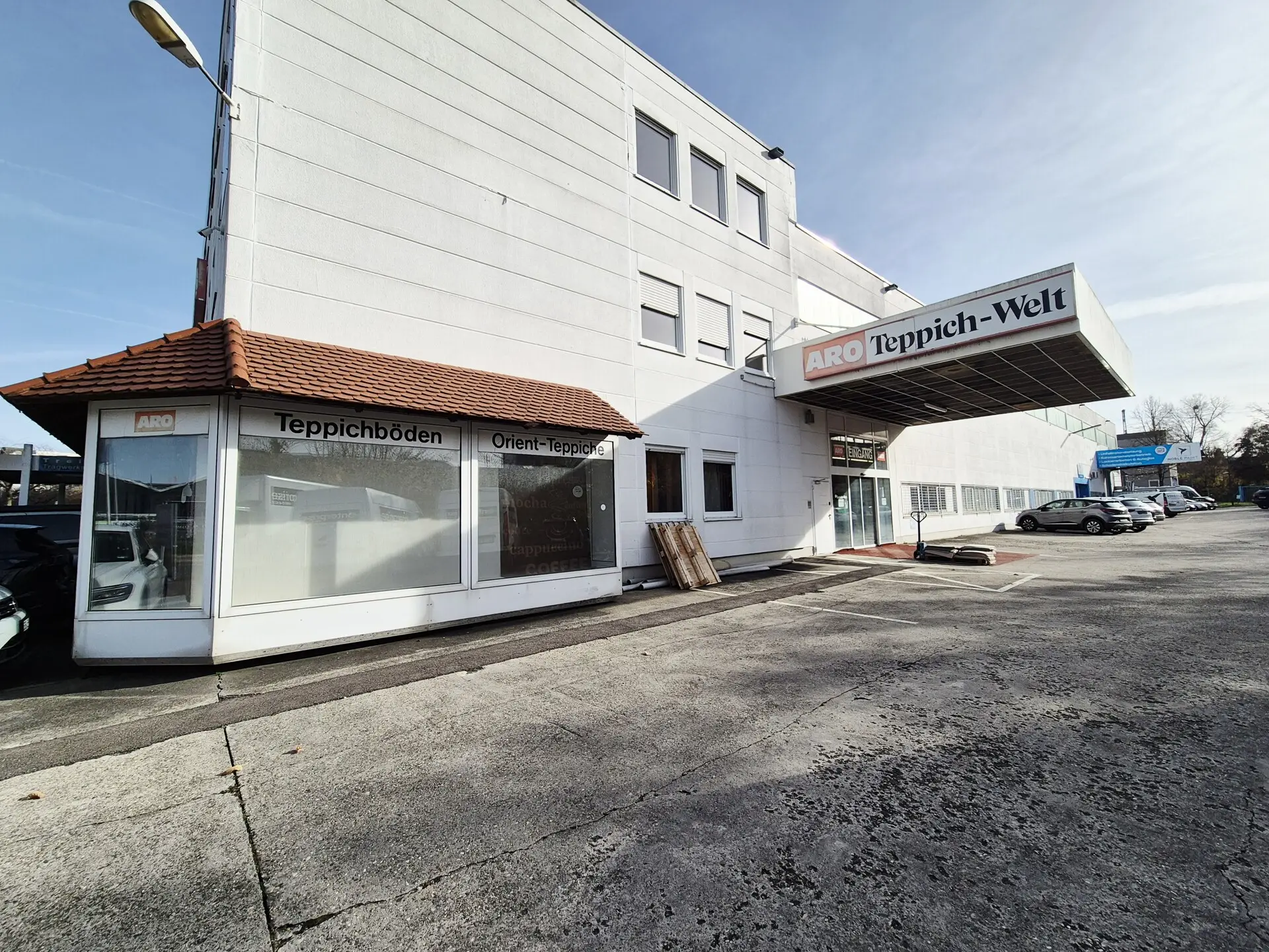 Frontansicht Haus 4 inkl. Parkplätze