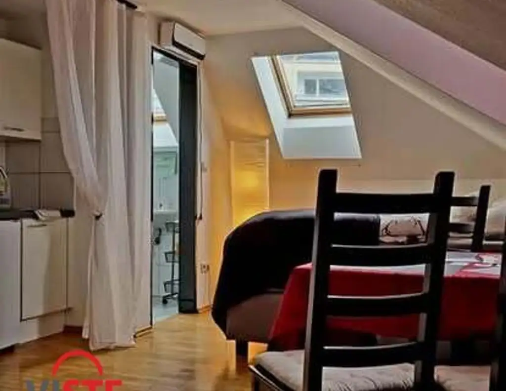 Kompaktes Wohnhaus mit 6 Kleinwohnungen - Anlageobjekt/Mitarbeiterwohnhaus in zentraler Stadtlage