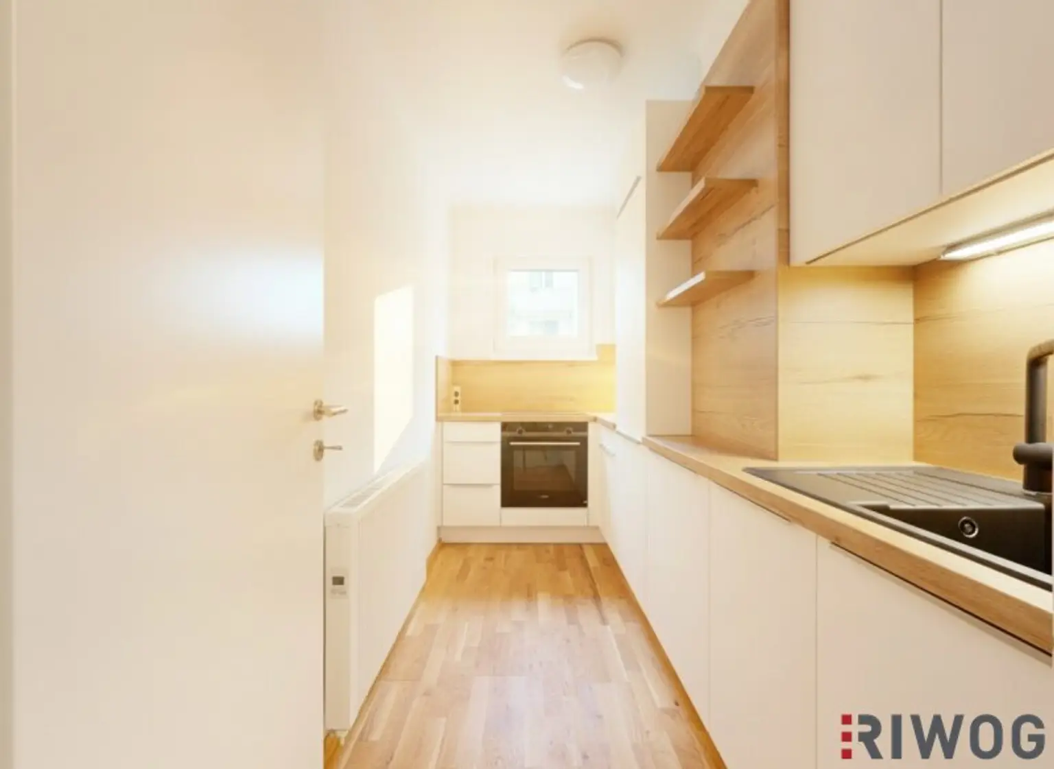 ERSTBEZUG nach Sanierung I 2 Zimmer Wohnung mit Loggia I Tischler Einbauküche inkl. Siemensgeräte I Alte Donau I Donauzentrum