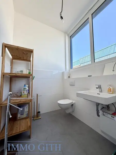 891 m² Lagerhalle in 1230 Wien (Talpagasse) zu mieten! – 2 Sektionaltore, U6 & Autobahn-Nähe, videoüberwacht