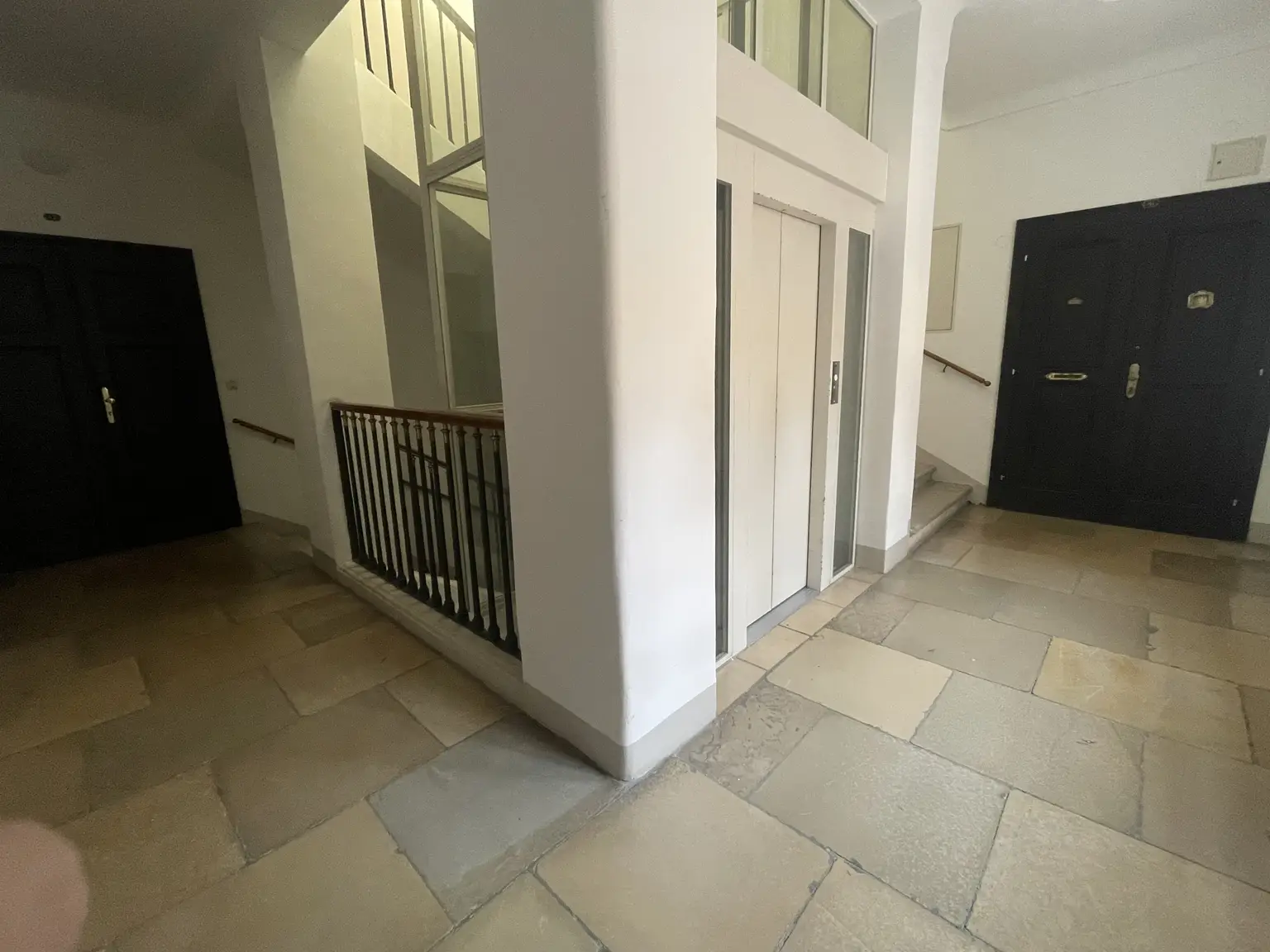 UNBEFRISTET: Klimatisierte Altbauwohnung im Stadtzentrum