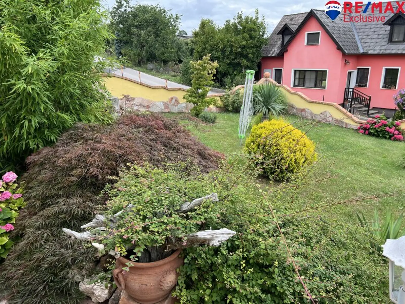 Charmantes Bauernhaus in Schwarzenbach – Ihr neues Zuhause mit Garten und Kamin!