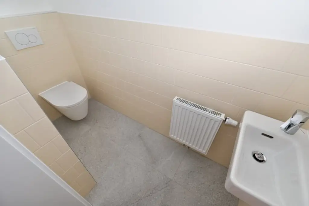 AKH Nähe! UNBEFRISTET generalsaniert 4 getrennt begehbare Zimmer