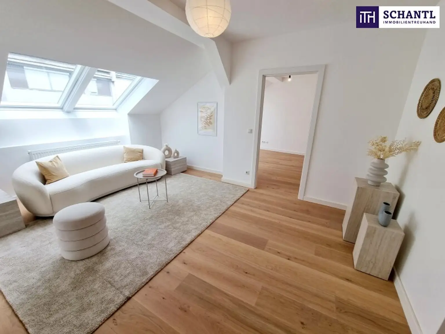WOW! Stylischer Wohntraum im Dachgeschoss! Frisch saniert + Ruhelage + Traumhaftes Altbauhaus + Hofseitige Terrasse + U-Bahn ums Eck + Beste Infrastruktur und Anbindung!