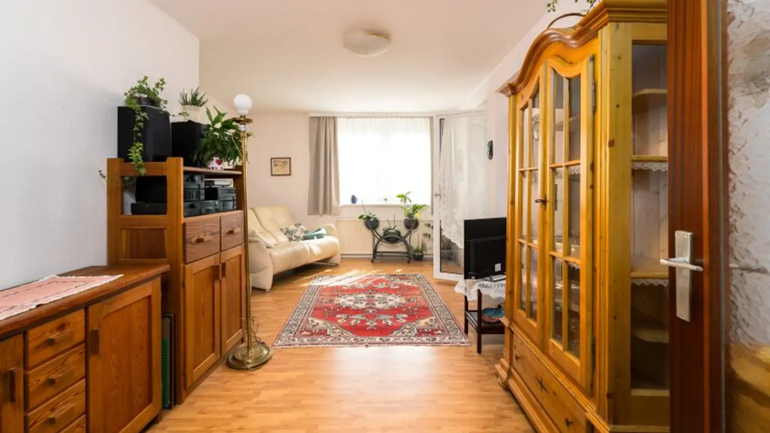 Gemütliche 2-Zimmer-Wohnung mit 2 Loggien, großer allgemeiner Garten – Ihr neues Zuhause!