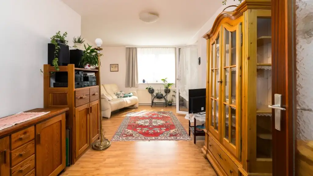 Gemütliche 2-Zimmer-Wohnung mit 2 Loggien, großer allgemeiner Garten – Ihr neues Zuhause!
