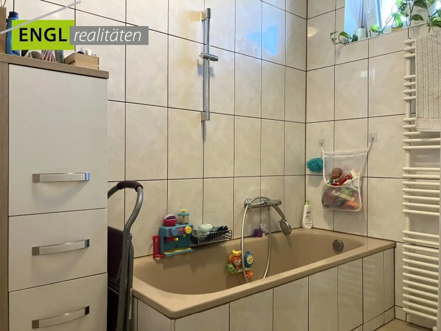 Familien-Idylle mit Pool und nachhaltiger Energieversorgung