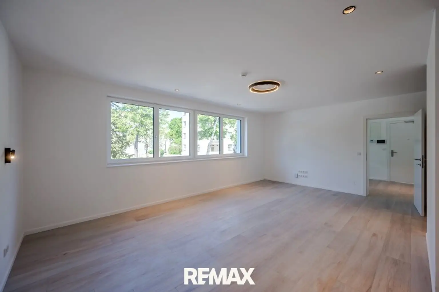 Schlafzimmer mit En-Suite-Badezimmer