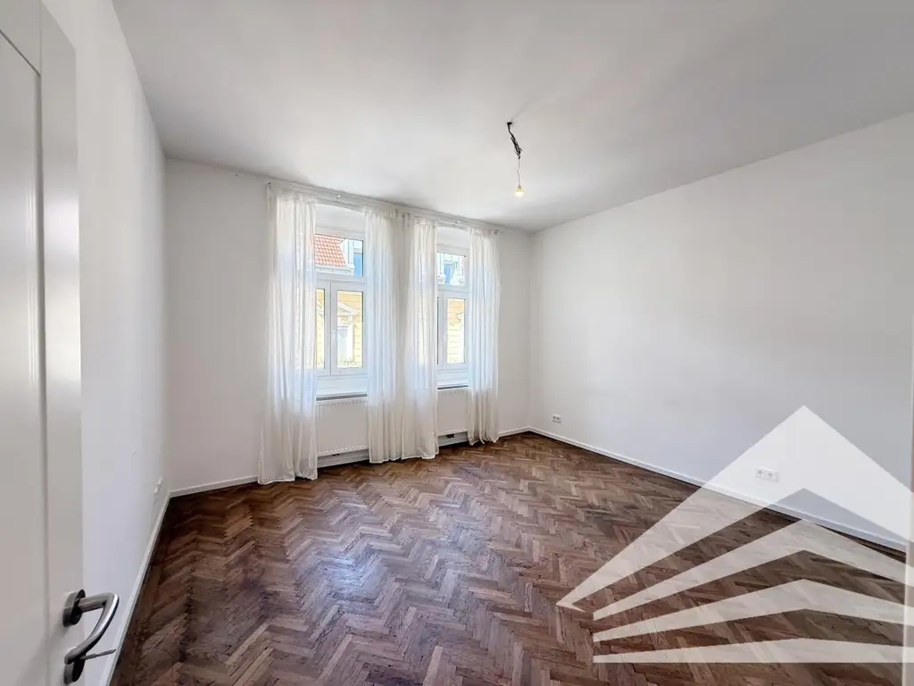 107 m² Altbauwohnung mit großer Loggia in der Innenstadt! TG-Platz verfügbar!